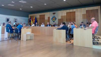 Un instante de la sesión plenaria celebrada ayer en el Ayuntamiento de Salou. Foto: Aj. Salou