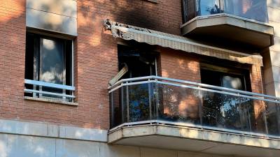 El estado en que ha quedado el domicilio en el que se originó el fuego. Foto: Alfredo González