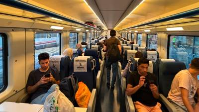 Pasajeros en el tren. Foto: Mónica Just