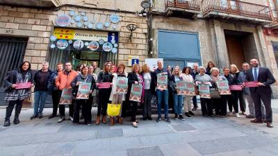 Els diferents participants en tota la campanya comercial que es farà a Valls. foto: cedida