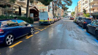 El joven cayó desplomado en la calle Valls de Salou, donde falleció. Foto: Alfredo González/DT