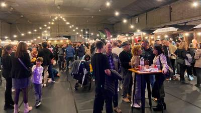 La mostra de vins a l’interior del pavelló de Gandesa, ahir a la tarda. foto: cedida