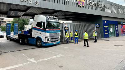 Un camión de la empresa Grupo Vivanco de Reus, en las instalaciones del FC Barcelona. FOTO: dt