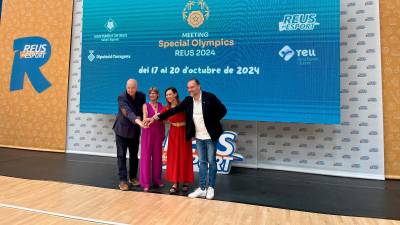 D’esquerra a dreta: el director General d’Special Olympics, Enric Blesa; la presidenta de la Diputació de Tarragona, Noemí Llauradó; Sandra Guaita, alcaldessa de Reus i Enrique Martín, regidor de Salut i Esports. FOTO: Lucía Civor