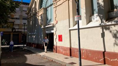 El mercado municipal está en centro histórico de El Vendrell en un edificio singular y catalogado. foto: JMB