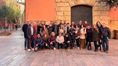 El alcalde Viñuales, este miércoles, con los periodistas que siguen la actualidad municipal. Foto: Ajuntament de Tarragona