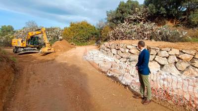 El projecte preveu la pavimentació amb formigó del camí de La Selva. Foto: Cedida