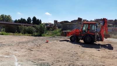 Imagen de archivo de una máquina excavadora trabajando en unas obras. FOTO: ÀNGEL JUANPERE/DT