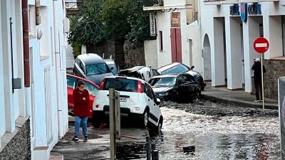 Los bomberos revisaron todos los vehículos y confirmaron que no hubo daños personales. Foto: ACN