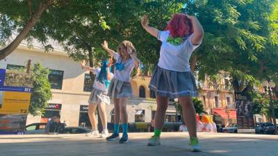 El grupo de baile j-pop Airis Dolls actuó el pasado fin de semana en la Rambla Nova de Tarragona. Foto: Cedida
