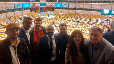 Los portavoces municipales, con el eurodiputado Jordi Cañas en el centro. FOTO: DT