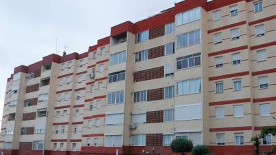 Bloque de pisos ubicado en el barrio de Campclar de Tarragona. Foto: Pere Ferré