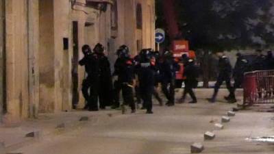 Entrada de los Mossos a uno de los narcopisos de Tortosa. Foto: CME