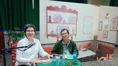 Castejón en la presentación de su libro con Baltasar Hurtado, del Centro Cultural Garcia Lorca de El Vendrell. foto: DT