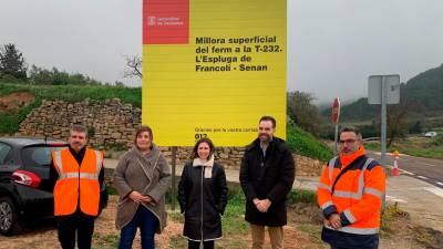 La delegada del Govern, acompanyada de l’alcaldessa de Senan; l’alcalde de l’Espluga de Francolí, i el director territorial del Departament de Territori