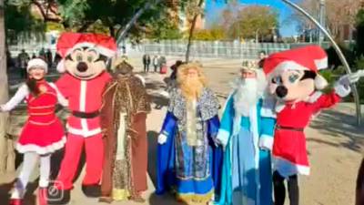 La visita de diferents personatges al Parc de Nadal del barri l’any passat. Foto: cedida