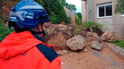 Un desprendimiento de Rocas en L’Ametlla de Mar. Foto: Bombers