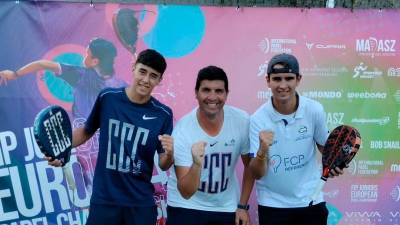 Aaron Garcia, el técnico Francisco Romero y Hugo Estébanez. Foto: Instagram