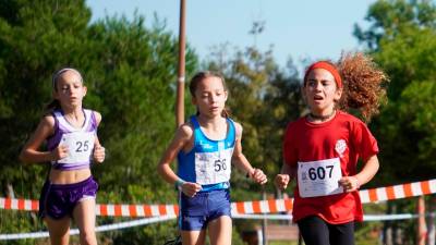 Tres jóvenes atetas durante la prueba celebrada en l’Anella Mediterrània. Foto: club GIMNÀSTIC DE TARRAGONA