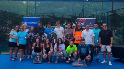 Campeones y finalistas del torneo disputado en el Club Vilarenc By Bursa de Calafell. FOTO: FCP