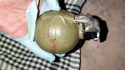 Una de las tres granadas operativas encontradas en Salou. Foto: CNP