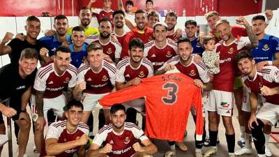 Los jugadores del Nàstic le dedicaron el triunfo a la leyenda, Santi Coch.