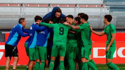 Los jugadores del Nàstic de Tarragona celebran el gol de Ander Gorostidi conseguido en Lezama. Foto: Nàstic