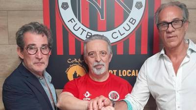 El presidente de la entidad, el ya exentrenador, Manuel Salado, y un directivo del club. Foto: C. F. Reus RN