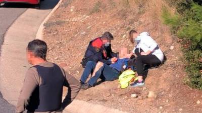 Imagen del momento en que el agente de los Mossos d’Esquadra fue herido por el pistolero de Tarragona. Foto: Cedida