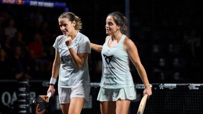 Ari Sánchez y Paula Josemaría, celebrando un punto. FOTO. Premier Padel