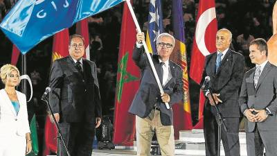 Ballesteros, con la bandera tras los Juegos en 2013. FOTO: DT