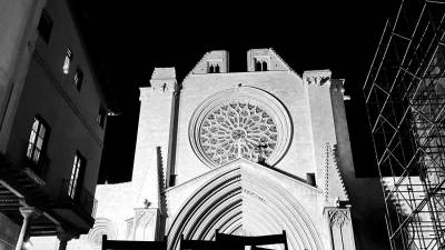 Cadires que es llogaven per veure la processó del Sant Enterrament, al Pla de la Seu, just davant de la Catedral de Tarragona. foto: Eduard Boada