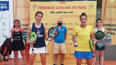 Laura Foix y Laura De Lamo, y detr&aacute;s, Ester Puntes y Anna Mart&iacute;nez. FOTO: FCP