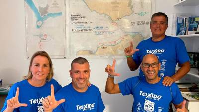 Vicky Font, Diego Ortega, Joan Carles Adell y Jordi Cervera, en la sede de la Asociación Cruce a Nado Estrecho de Gibraltar. Foto: ACNEG