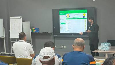 Gerard Nus con pasado en el Brighton, Liverpool y la selección de Grecia durante una de las primeras sesiones como director de cantera del Al-Gharafa de Catar. FOTO: cedida