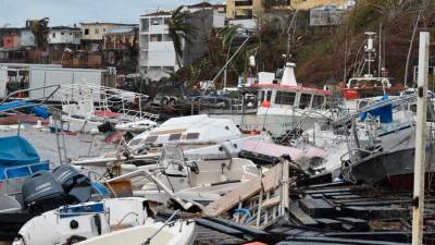 Destrozos en el puerto por el ciclón. foto: efe