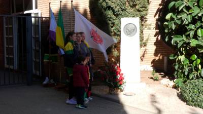 Ofrenda floral frente al monumento al Pare Roig, impulsor de esta carrera tan emblemática.