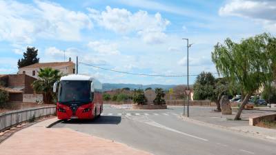 Santa Oliva disposa de més d’una desena de parades de bus urbà i interurbà. Foto: Roser Urgell