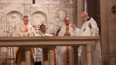 L’exabat de Poblet i bisbe de Girona, Octavi Vilà, ha participat de l’eucaristia. Foto: Roser Urgell