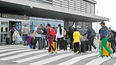 Passatgers durant el darrer dia d’activitat del 2024 a l’Aeroport de Reus. FOTO: a. g.