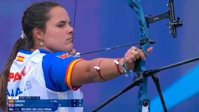 Elia Canales, apuntando a la diana durante la final de los Juegos Europeos. foto: rfeta