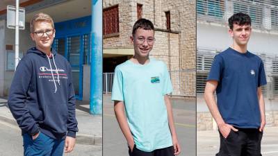 Oleguer Jové (13 años), Enric Vinyes (14 años) y Mario Maguilla (18 años), estudiantes tarraconenses que han sido premiados en los últimos días. Fotos: Marc Bosch
