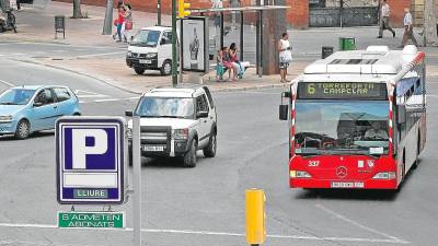 El 6 es la otra línea por excelencia de referencia en Campclar, la que conecta directamente con el centro de la ciudad. foto: dt