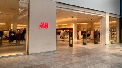 Imagen de la tienda renovada de H&amp;M en Tarragona. Foto: Cedida