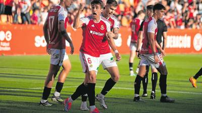 Gorostidi celebra un gol esta temporada con el Nàstic de Tarragona. Foto: Marc Bosch