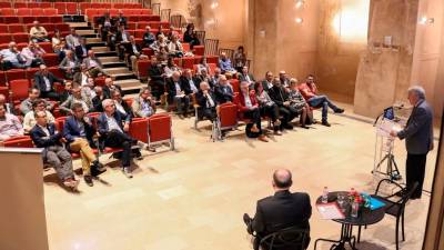 Imagen del encuentro de 2018 en Alcover de Diputació y alcaldes con agentes empresariales, sociales y económicos. Foto: cedida