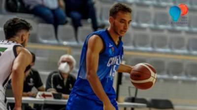 Isaac Mayo en un partido con el CB Cornellà el curso pasado. foto: cb cornellà