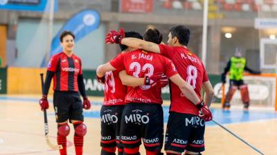 Los jugadores del Reus Deportiu celebran uno de los cuatro goles en Riazor. Foto; Juanjo Viña