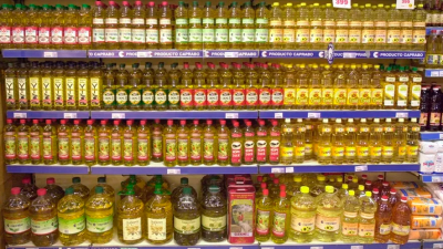 La sección de aceite de un supermercado. Foto: EFE