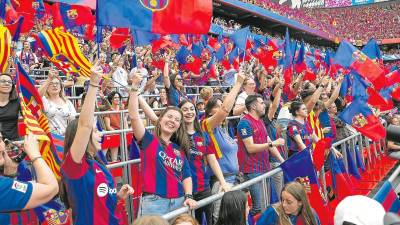 45.000 aficionados del Barcelona inundaron las gradas de San Mamés. Foto: EFE